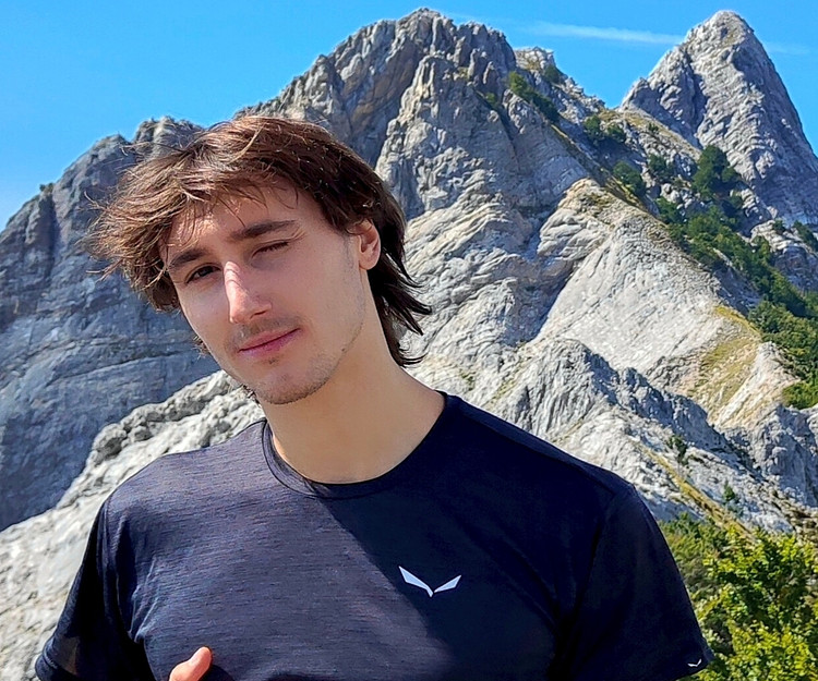 Eastern Alps -> Direction Ukraine sleeping in a big car