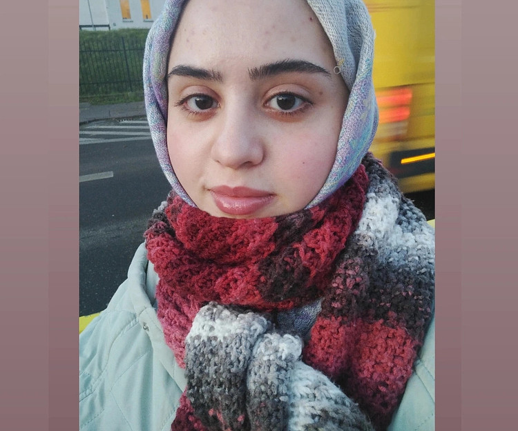 looking for sisters who wanna explore Paris with me 