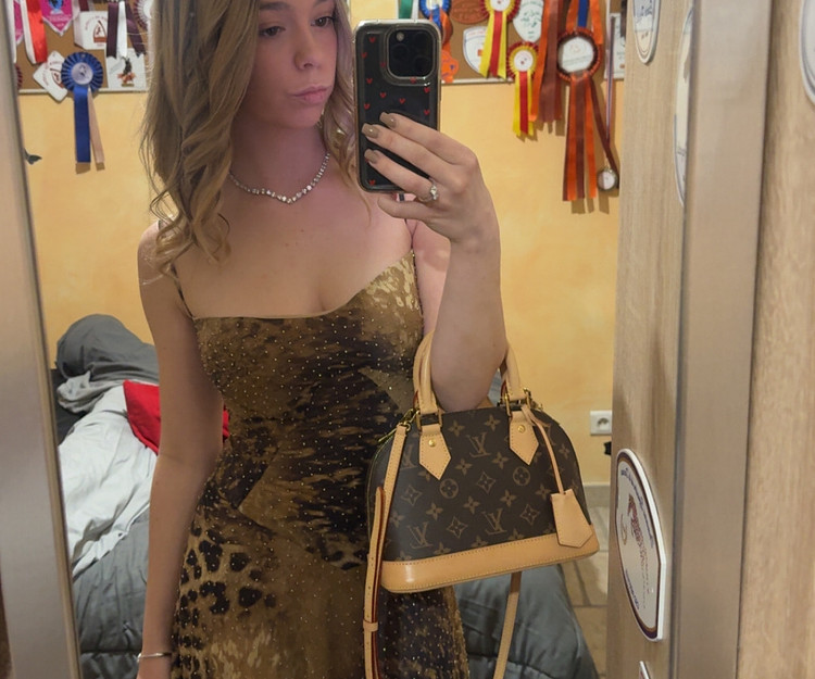 Meet international people in greece