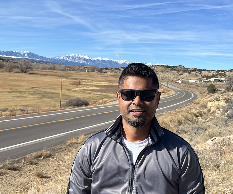 Snow adventure trip with skiing