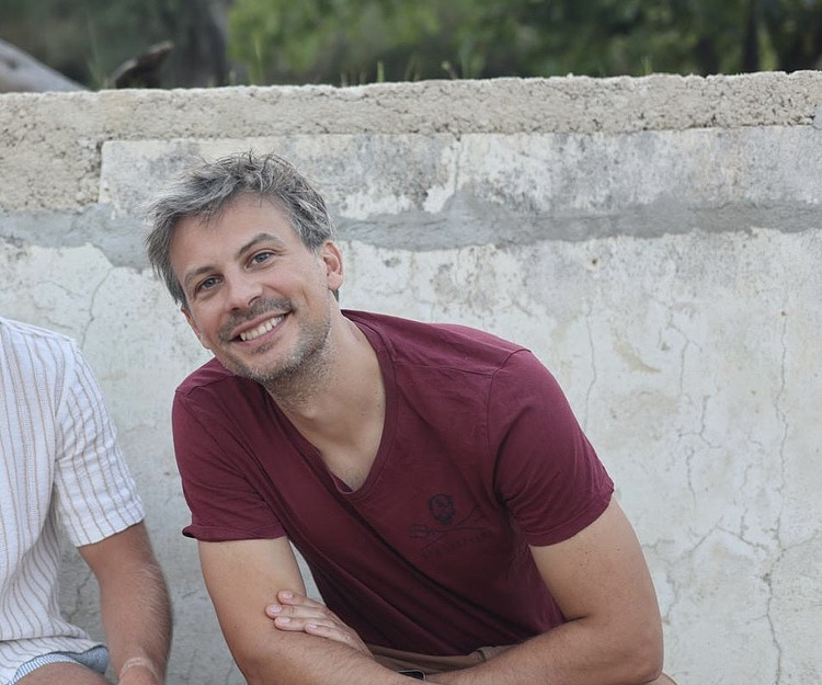 Looking for a hiking body / spanish class mate or a wing surf body