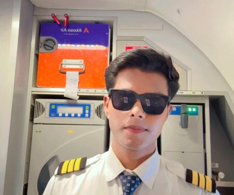 im Pilot im just travelling anyone can join me 