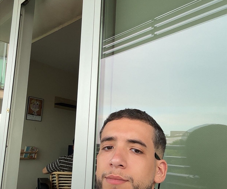 I'm looking for a holiday partner