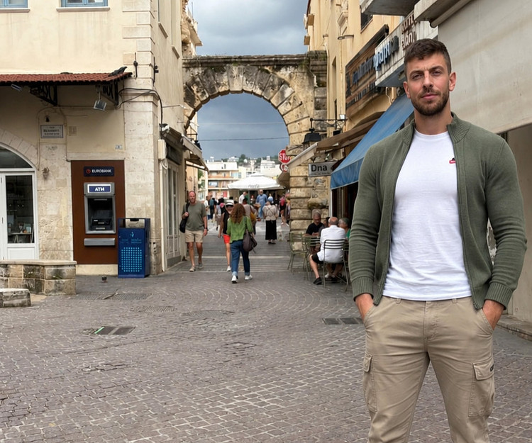Greek Solo Traveller