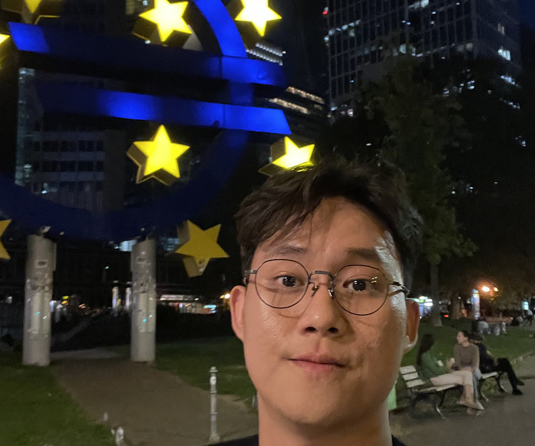 Orlando Solo traveler who loves Universal Parks