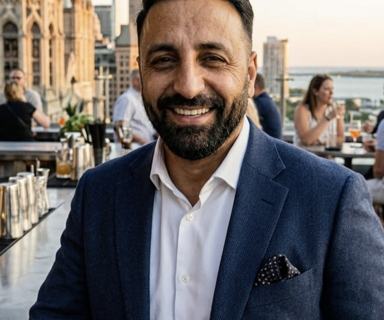 Artistic Layover in Karachi 🎨✈️  #Music #Trekking