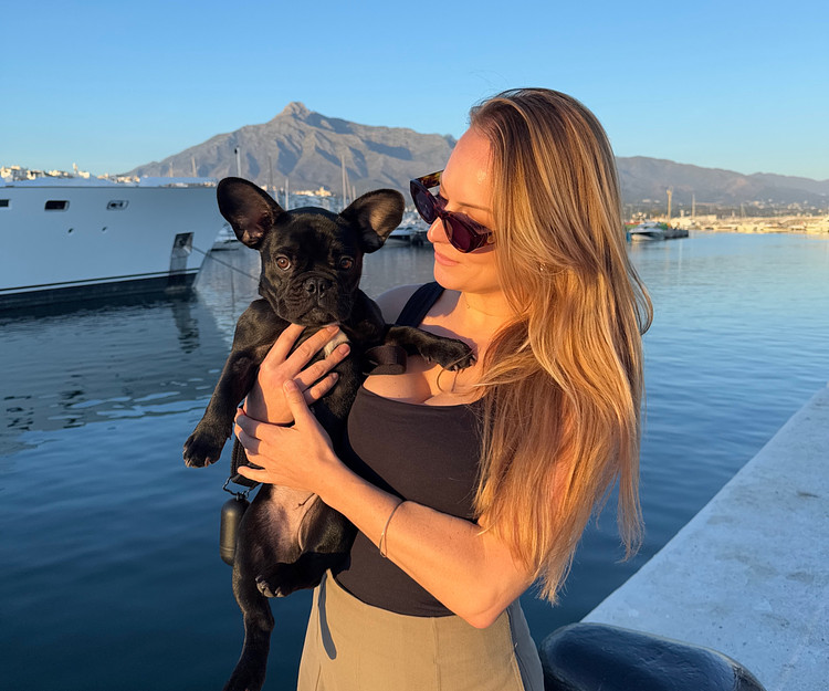 Travel with Arya and I till the Aurores Boréales ! 