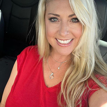 Carolyn Olives