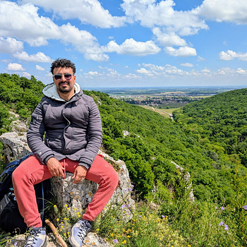 amine khitous