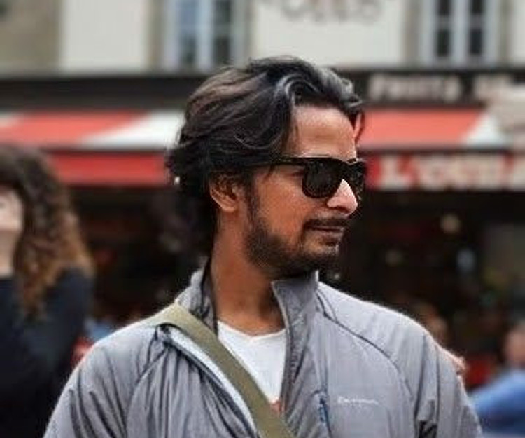 Slow, respectful travel through Kerala — shared days, clear boundaries, calm energy.