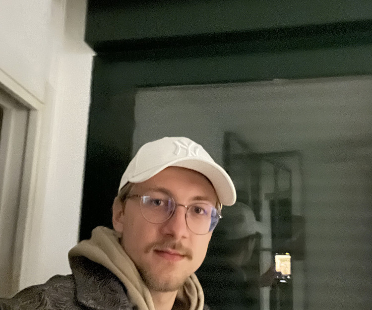 Solo travelling with a halt in Amsterdam