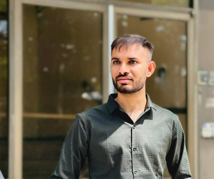 I am alone 😔  a need for fun female partner 