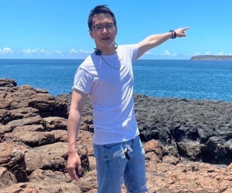 To friend's wedding and explore the island