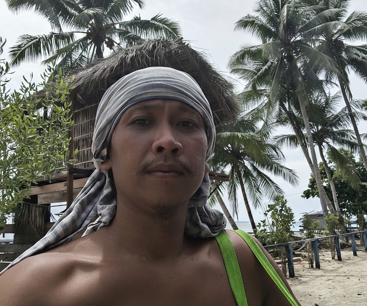 Living with Locals in Raja Ampat – Slow Village Life & Nature Exploration