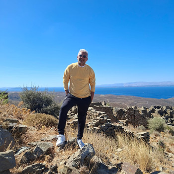 özgür akgün