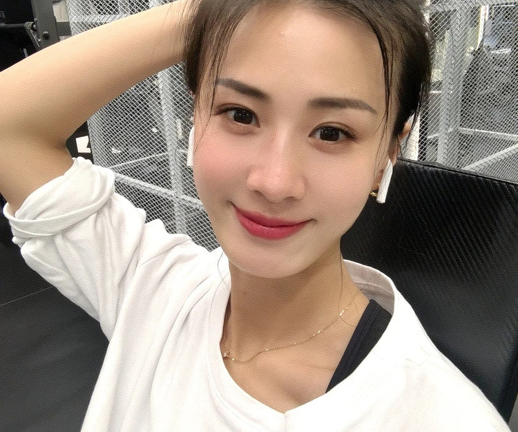 I want someone to explore the world with, to share stories on the road instead of traveling alone. I want to find someone with a similar vibe, not just someone I meet randomly. I want to experience a genuine connection.