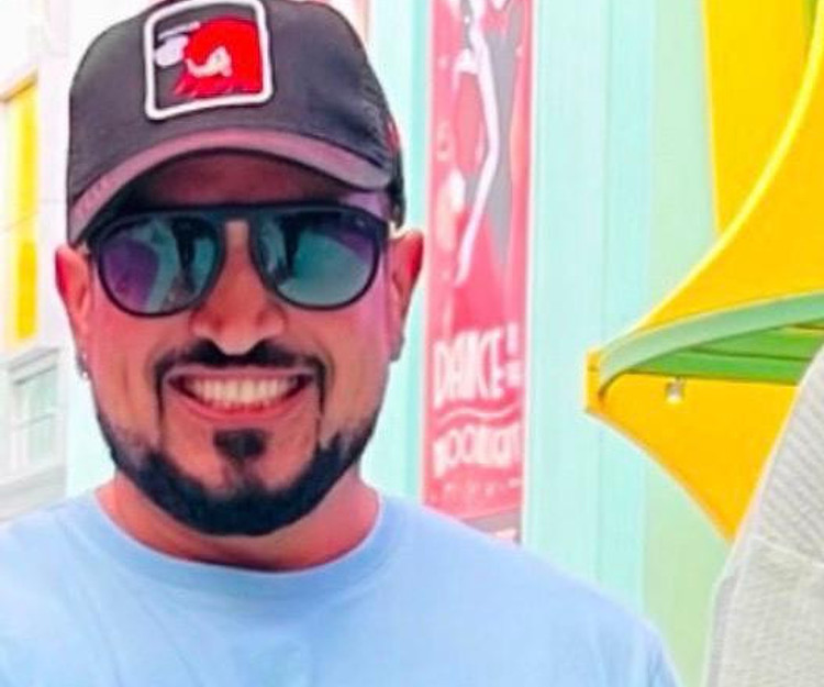 layover n Istanbul and Mexico City to take a tour