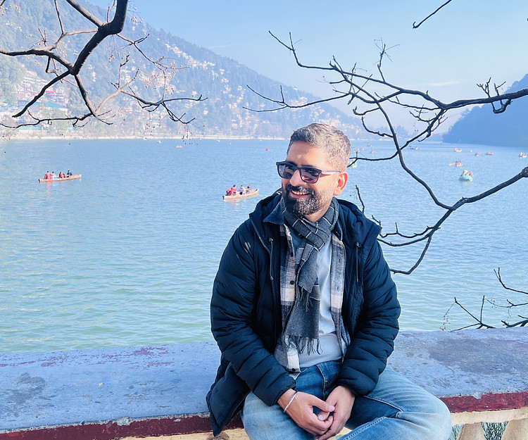 Layovers at Mumbai (20 Feb) and Singapore (21 Feb)