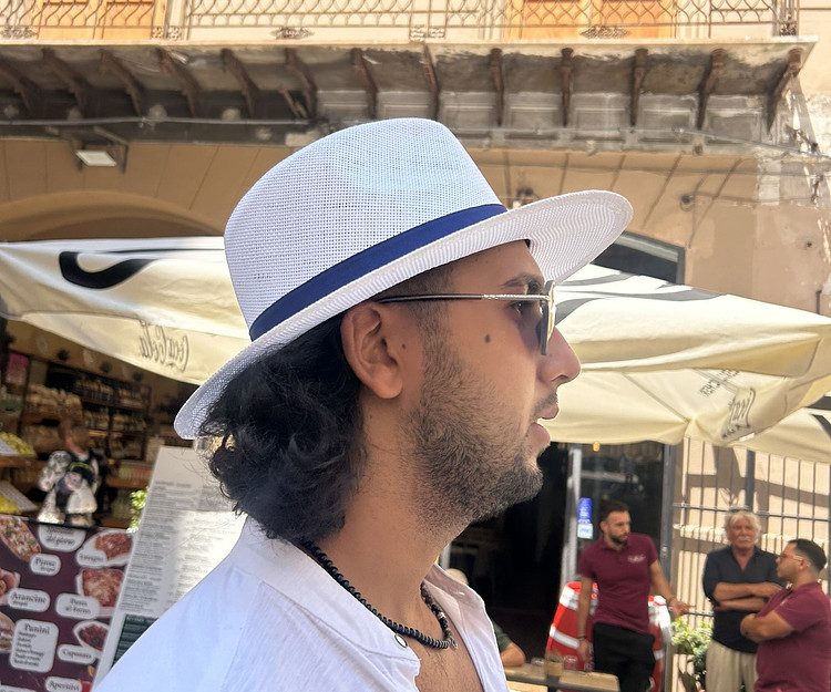 a multi-day trip around the cost of Bari to discover new beaches and try good food 