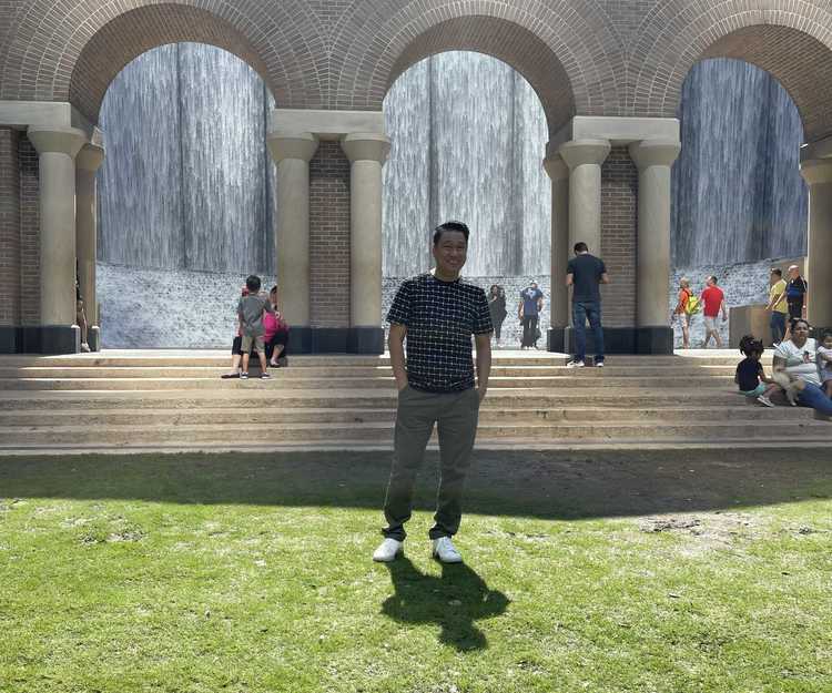 explore the city 