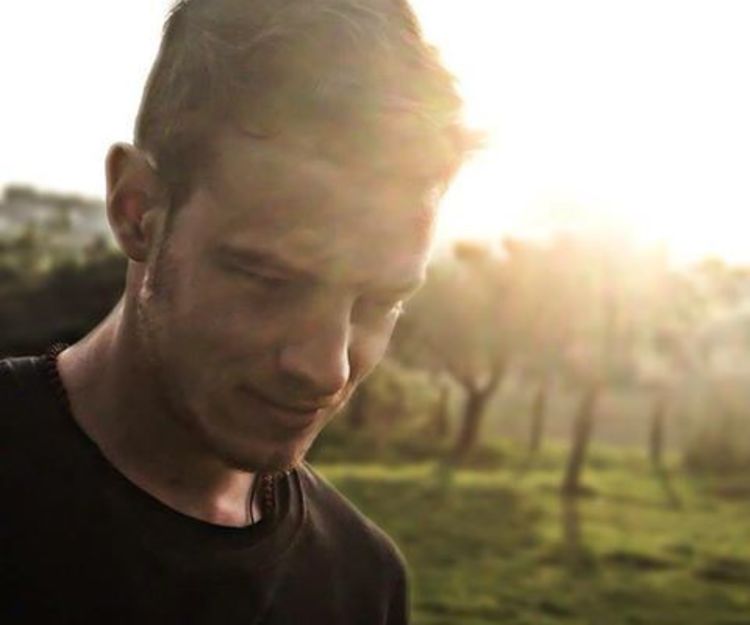 Melbourne - Newcastle