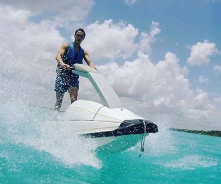 wander around, drinks, fun.