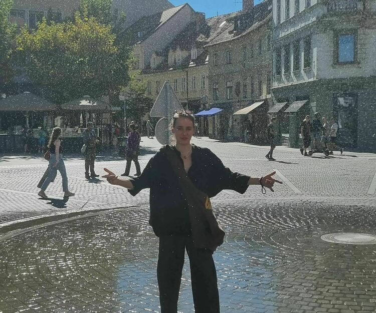 explore Khao Sam Roi Yot national park by boat and hiking 