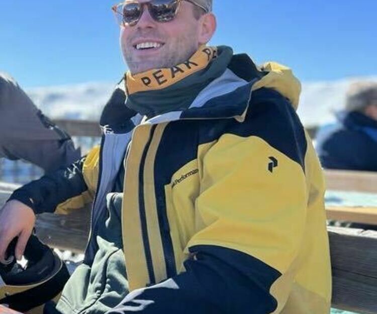 Snowboard/skiing-buddy?