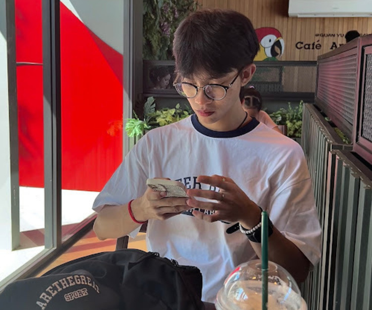 Looking for travel friends 