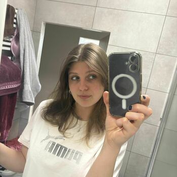 Julia  Neubauer 