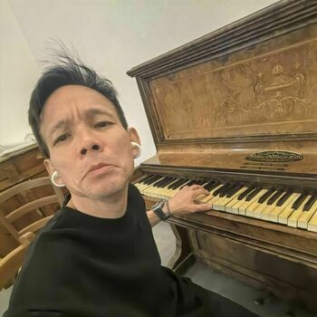 Varawut Charoensook