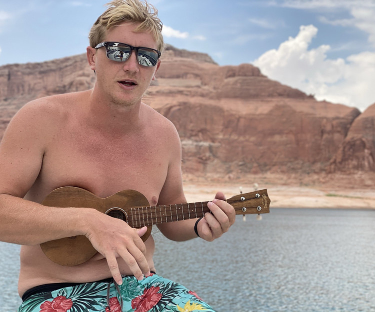 ⚡ “Houseboats, jet skis, efoils, fireworks & red rock magic — Lake Powell like you’ve never seen it.” ⚡