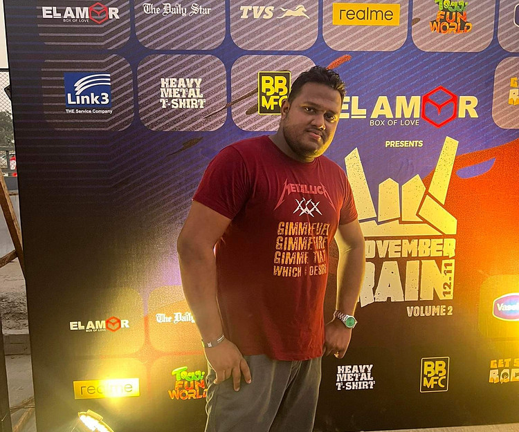 Dhaka on Two Wheels: A Motorcycle Road Trip Adventure” 🏍️
