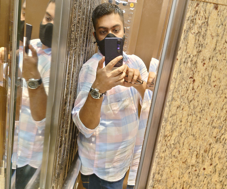 looking for a female travel buddy