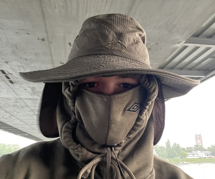 bushcraft and hike on the wild island 
