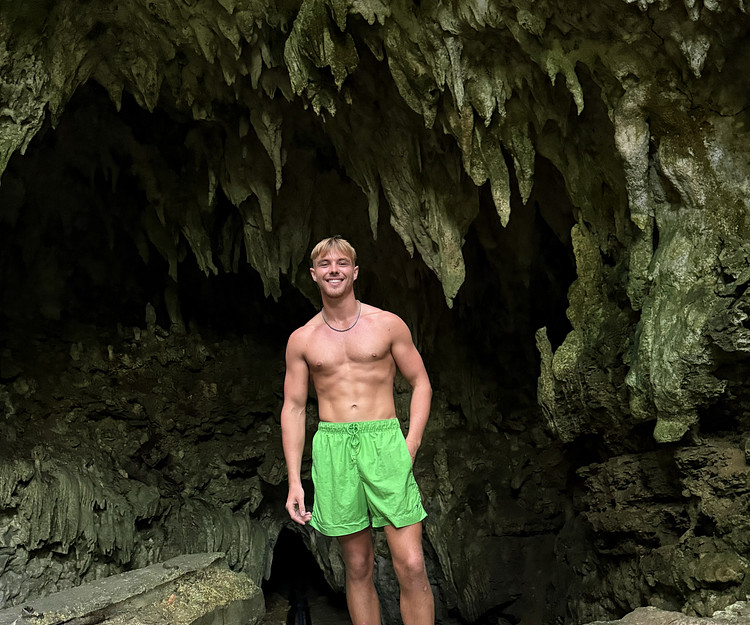 MOALBOOZE BAR CRAWL, MOALBOAL